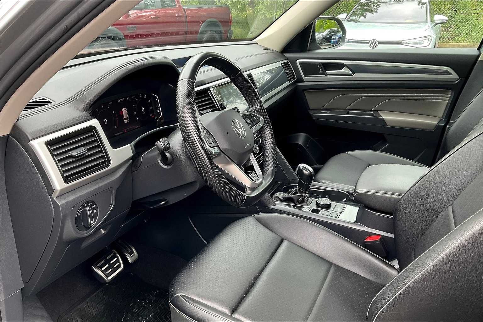 2023 Volkswagen Atlas 3.6L V6 SEL R-Line Black - Photo 8