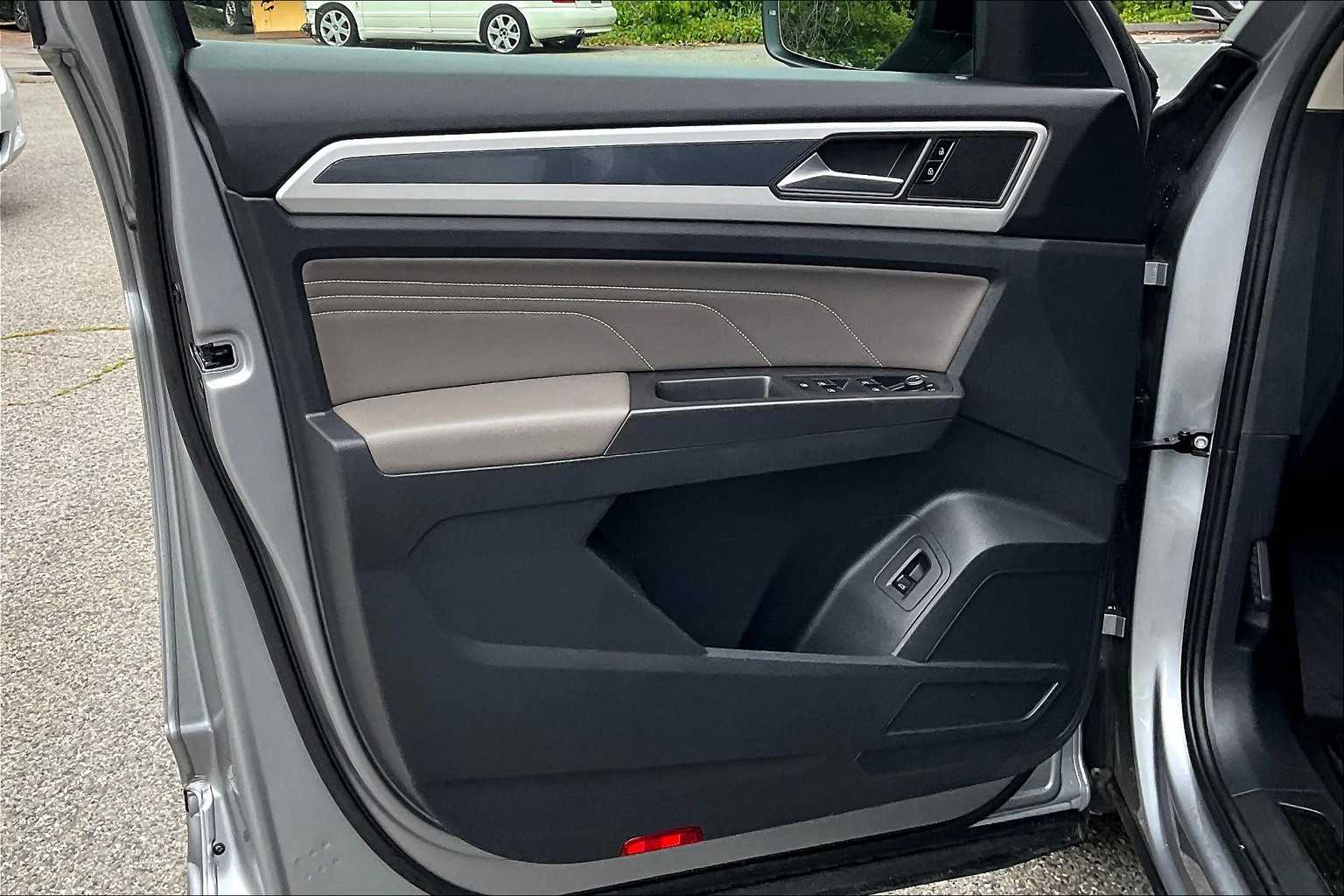 2023 Volkswagen Atlas 3.6L V6 SEL R-Line Black - Photo 9