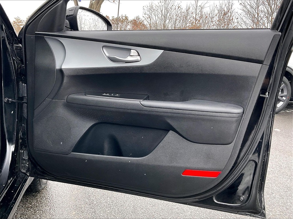 2023 Kia Forte LXS - Photo 11