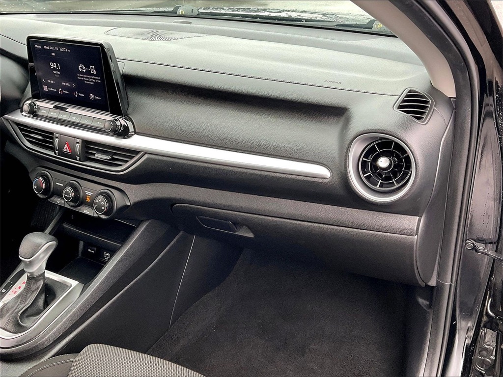 2023 Kia Forte LXS - Photo 12
