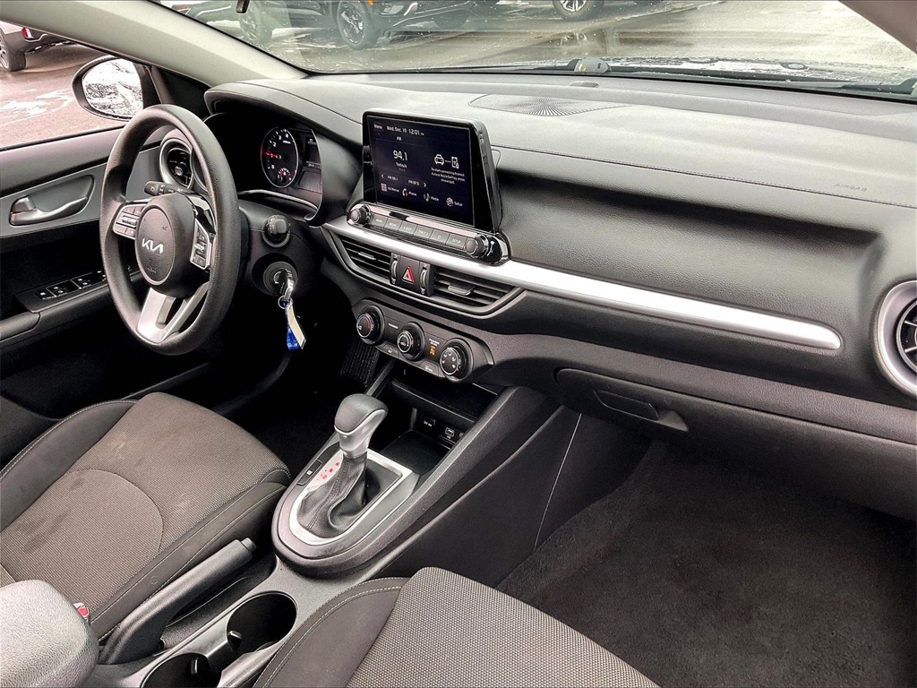 2023 Kia Forte LXS - Photo 13