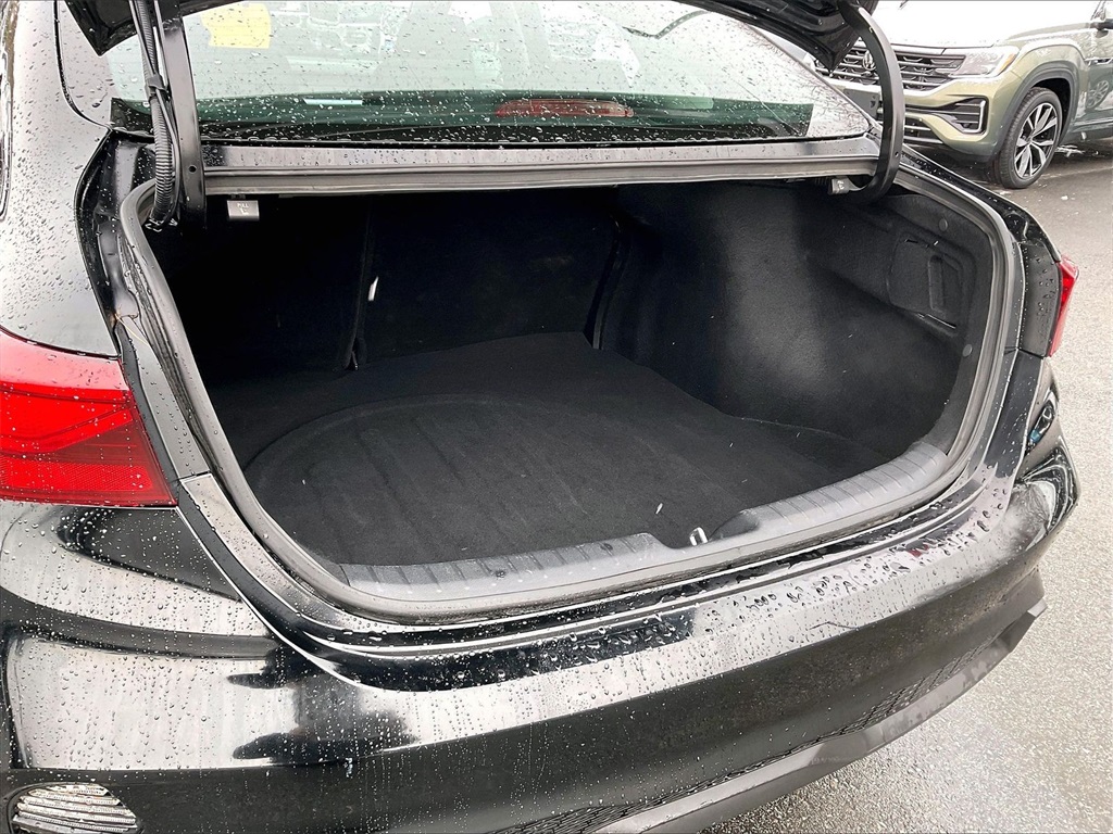 2023 Kia Forte LXS - Photo 31