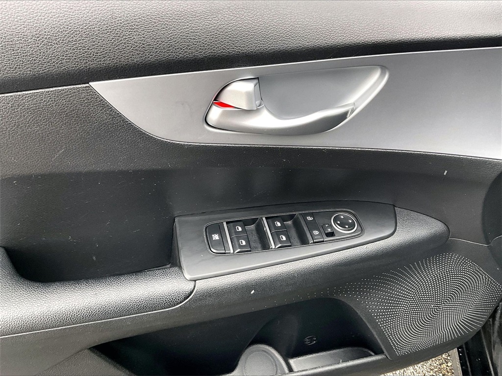2023 Kia Forte LXS - Photo 33