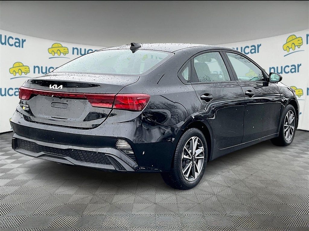 2023 Kia Forte LXS - Photo 6