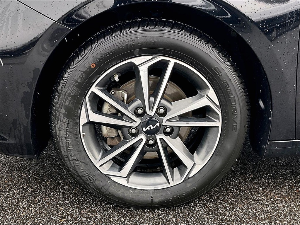 2023 Kia Forte LXS - Photo 7