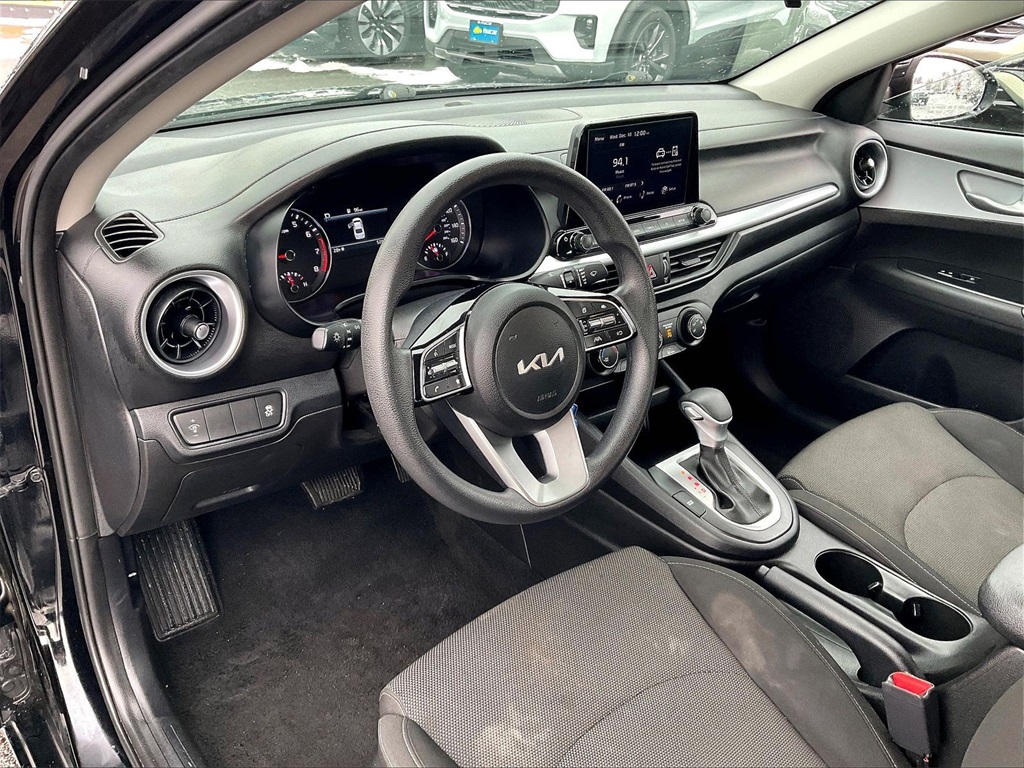 2023 Kia Forte LXS - Photo 8