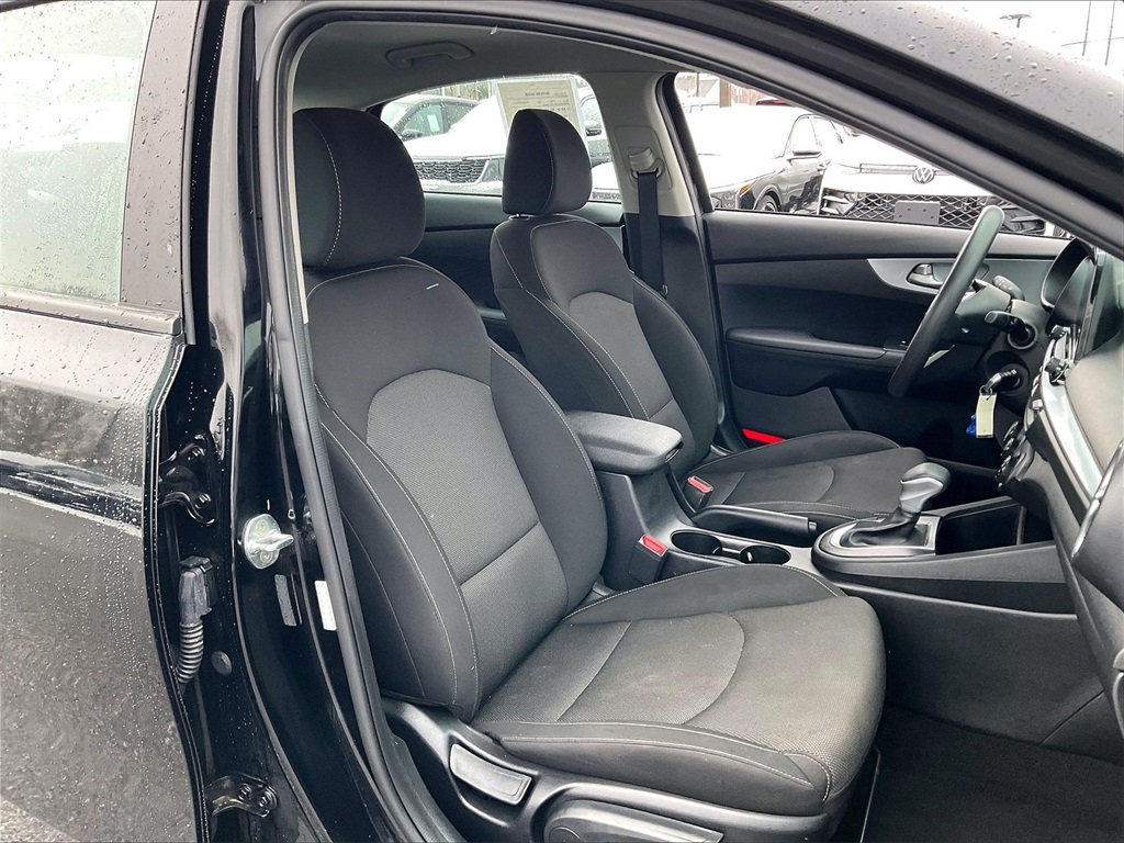 2023 Kia Forte LXS - Photo 10