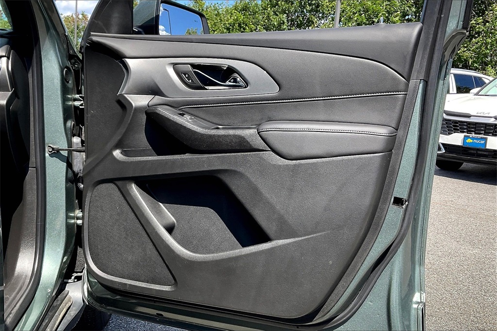 2022 Chevrolet Traverse LT - Photo 11
