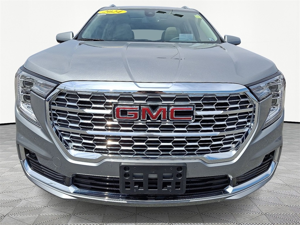 2024 GMC Terrain Denali - Photo 2