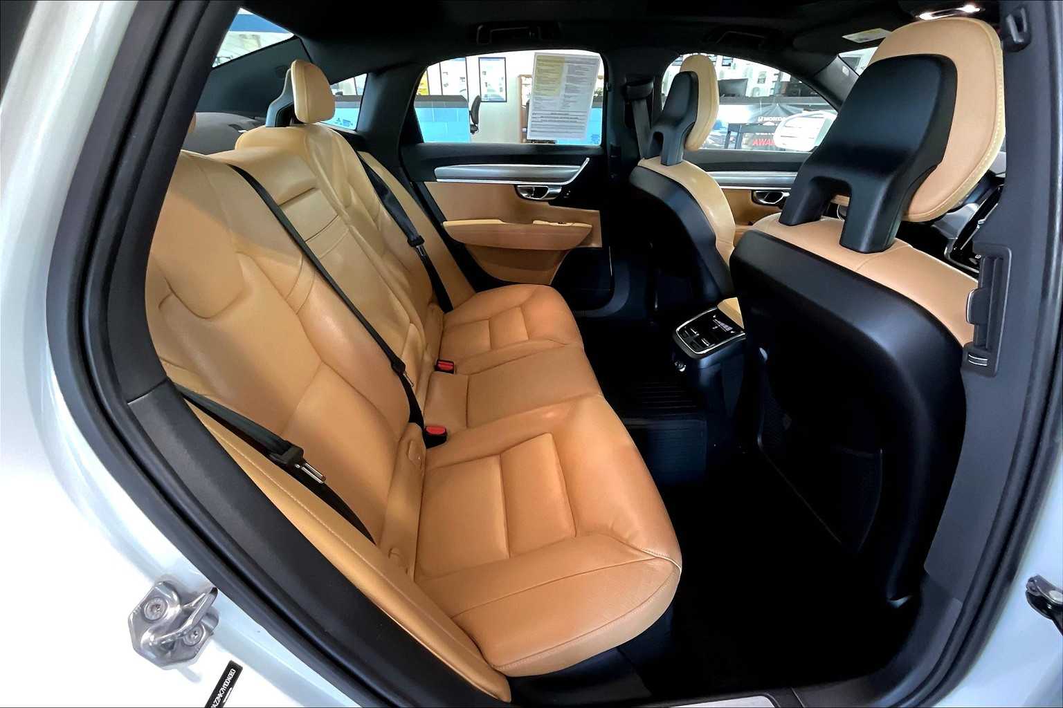 2017 Volvo S90 Momentum - Photo 16