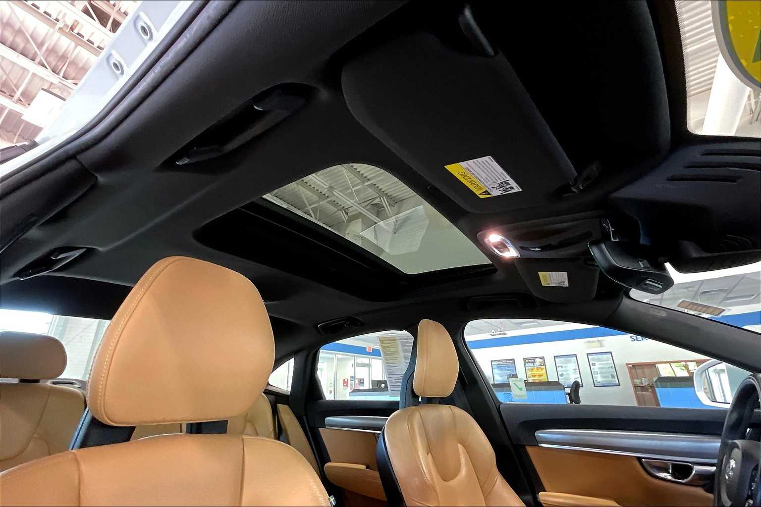 2017 Volvo S90 Momentum - Photo 22