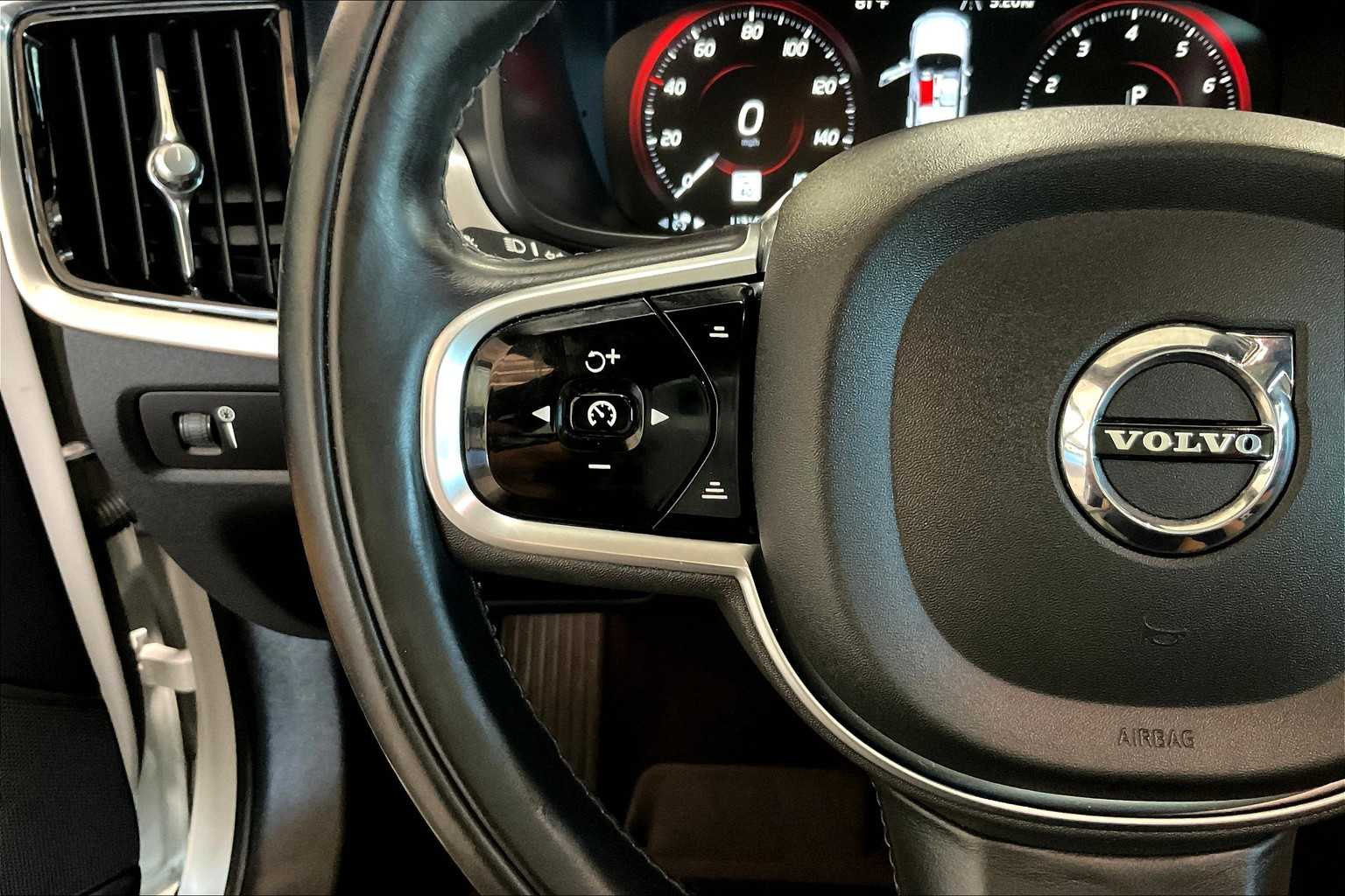 2017 Volvo S90 Momentum - Photo 23