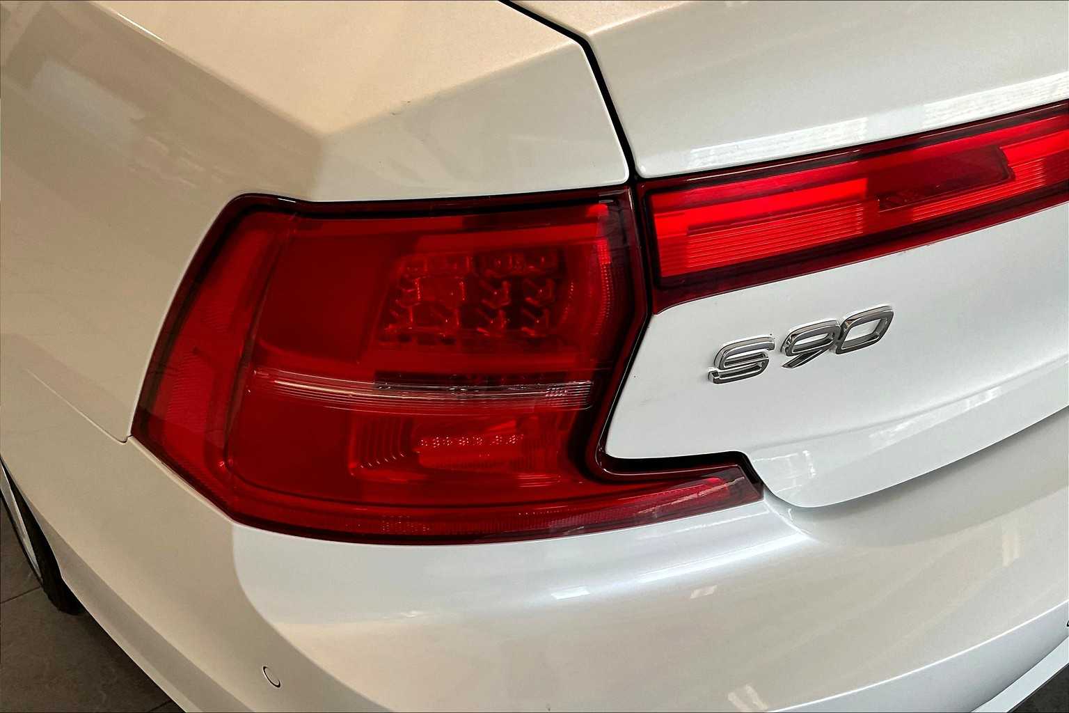 2017 Volvo S90 Momentum - Photo 32
