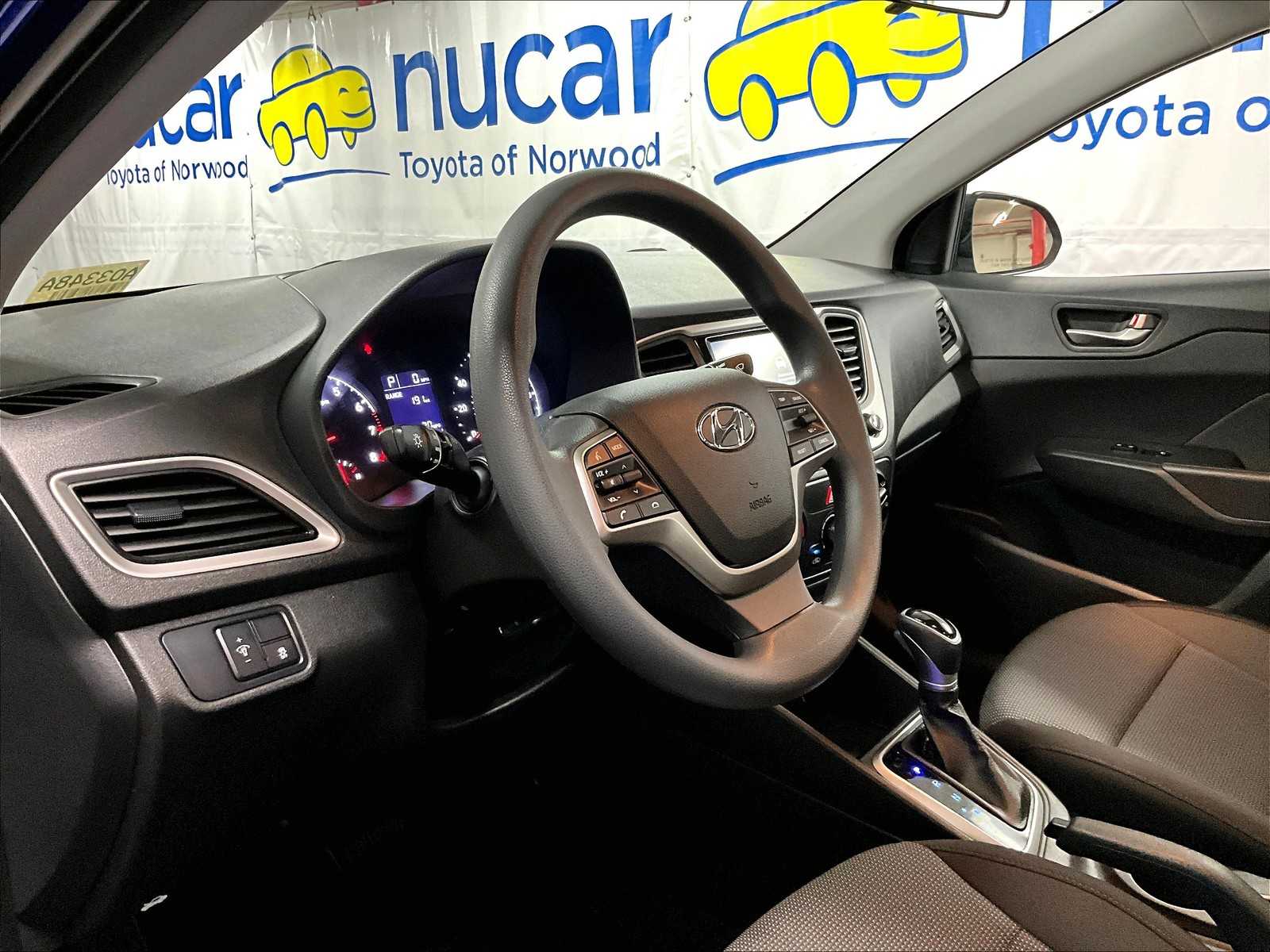 2022 Hyundai Accent SEL - Photo 8