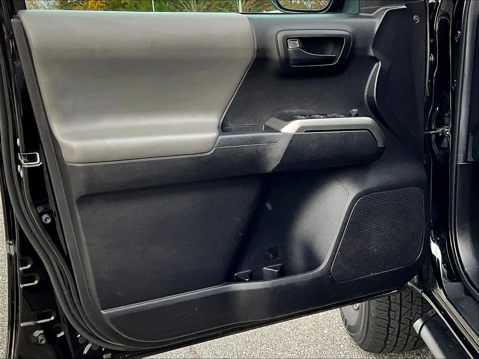 2023 Toyota Tacoma SR5 - Photo 9