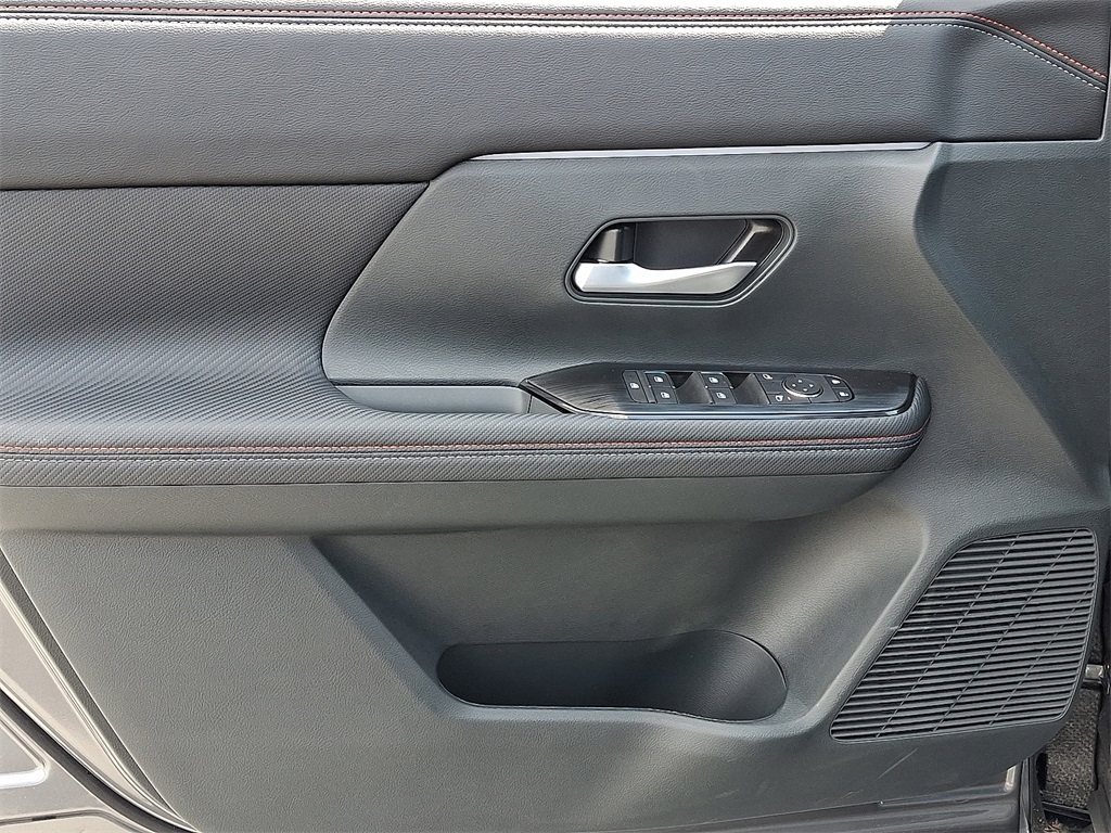 2025 Nissan Kicks SR - Photo 8