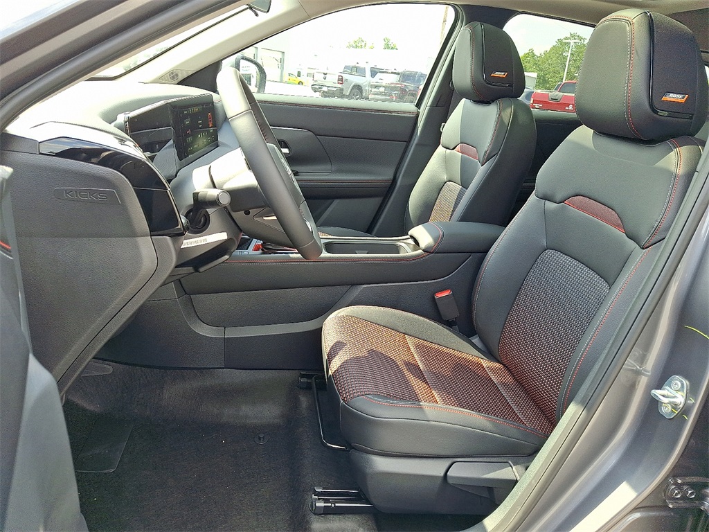 2025 Nissan Kicks SR - Photo 9