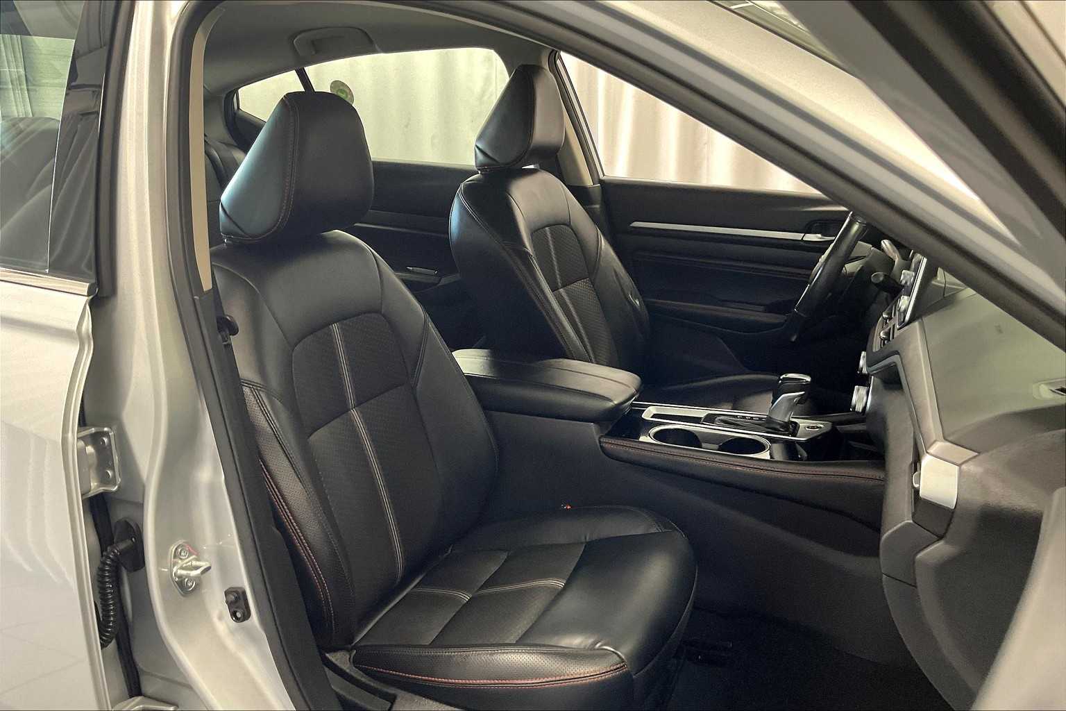 2023 Nissan Altima 2.5 SR - Photo 11