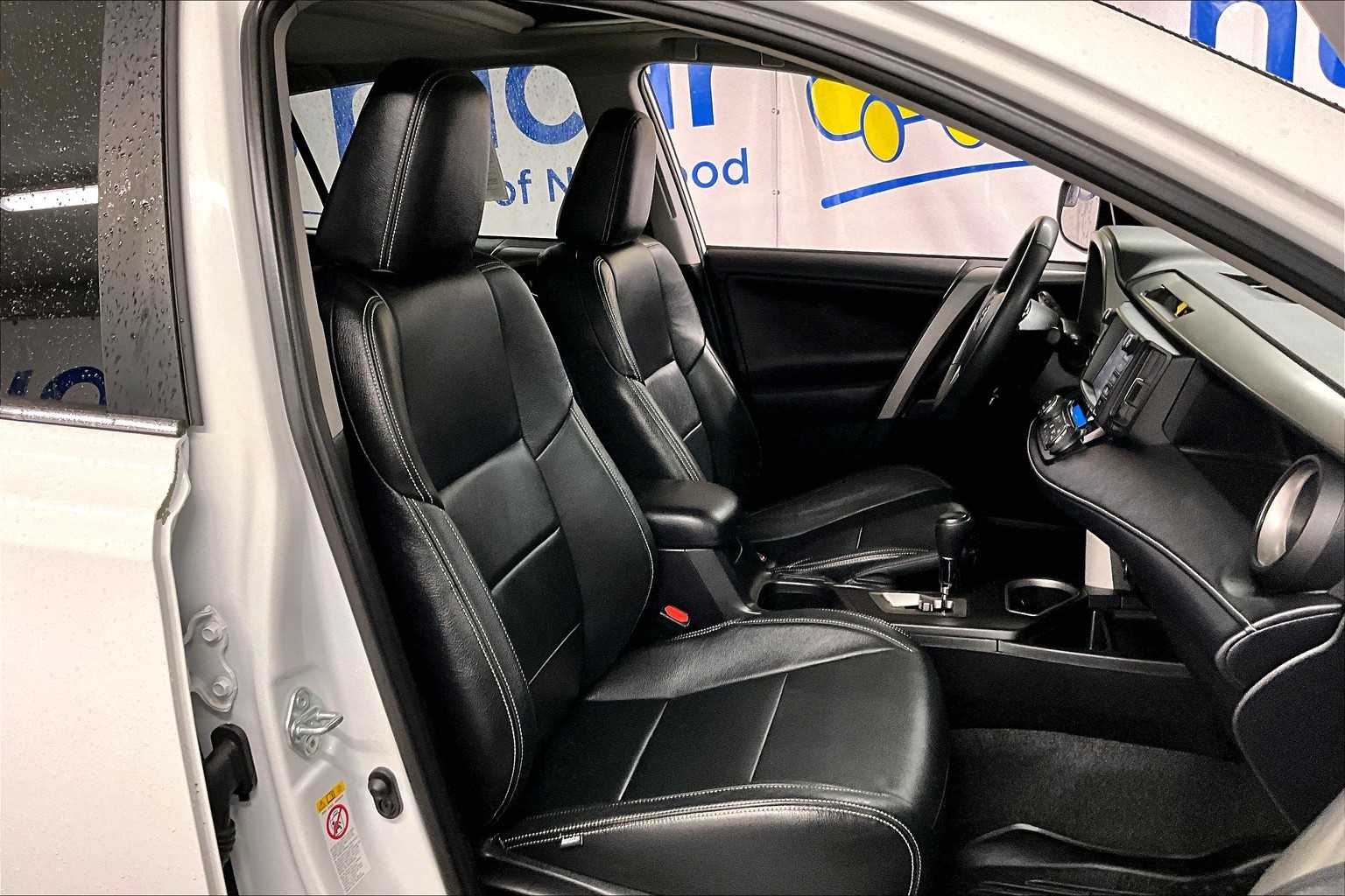2017 Toyota RAV4 XLE - Photo 11