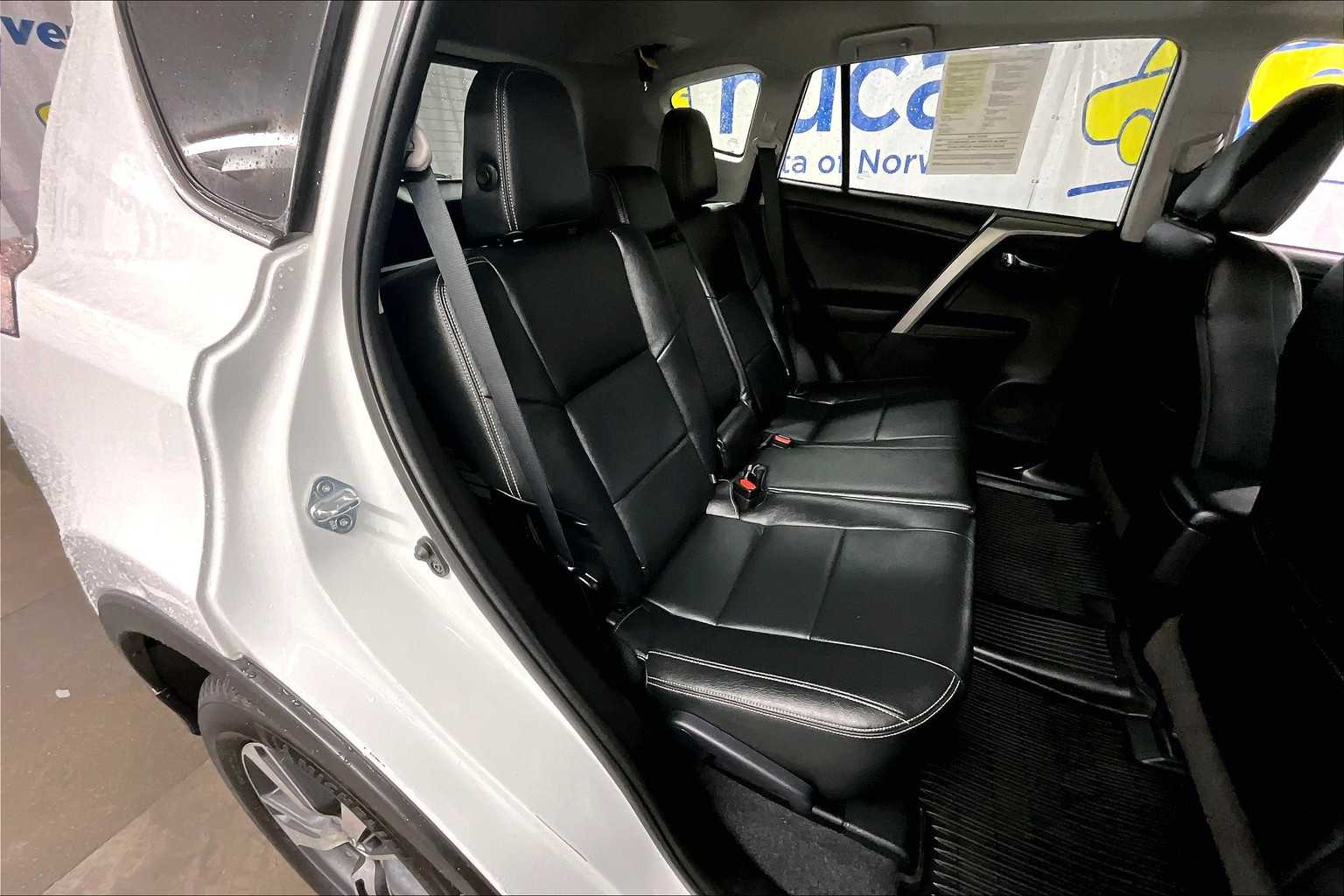 2017 Toyota RAV4 XLE - Photo 16