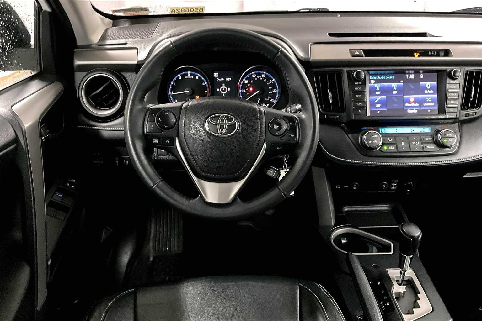 2017 Toyota RAV4 XLE - Photo 17