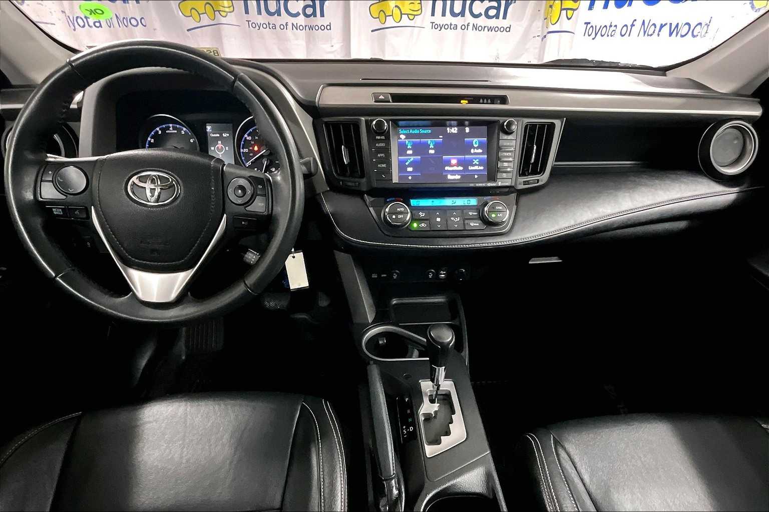 2017 Toyota RAV4 XLE - Photo 21
