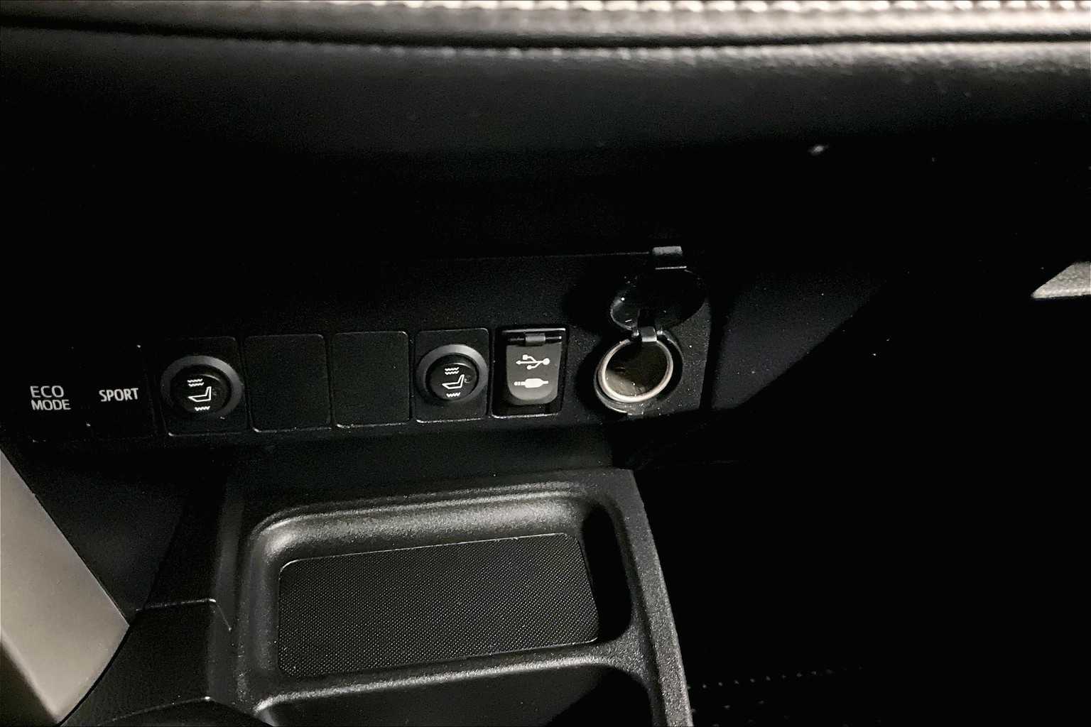 2017 Toyota RAV4 XLE - Photo 27