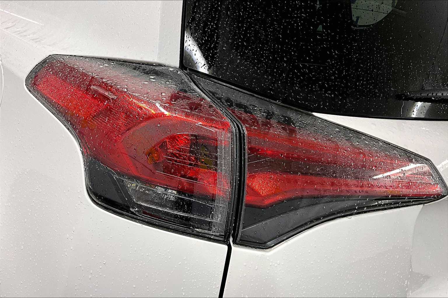 2017 Toyota RAV4 XLE - Photo 33