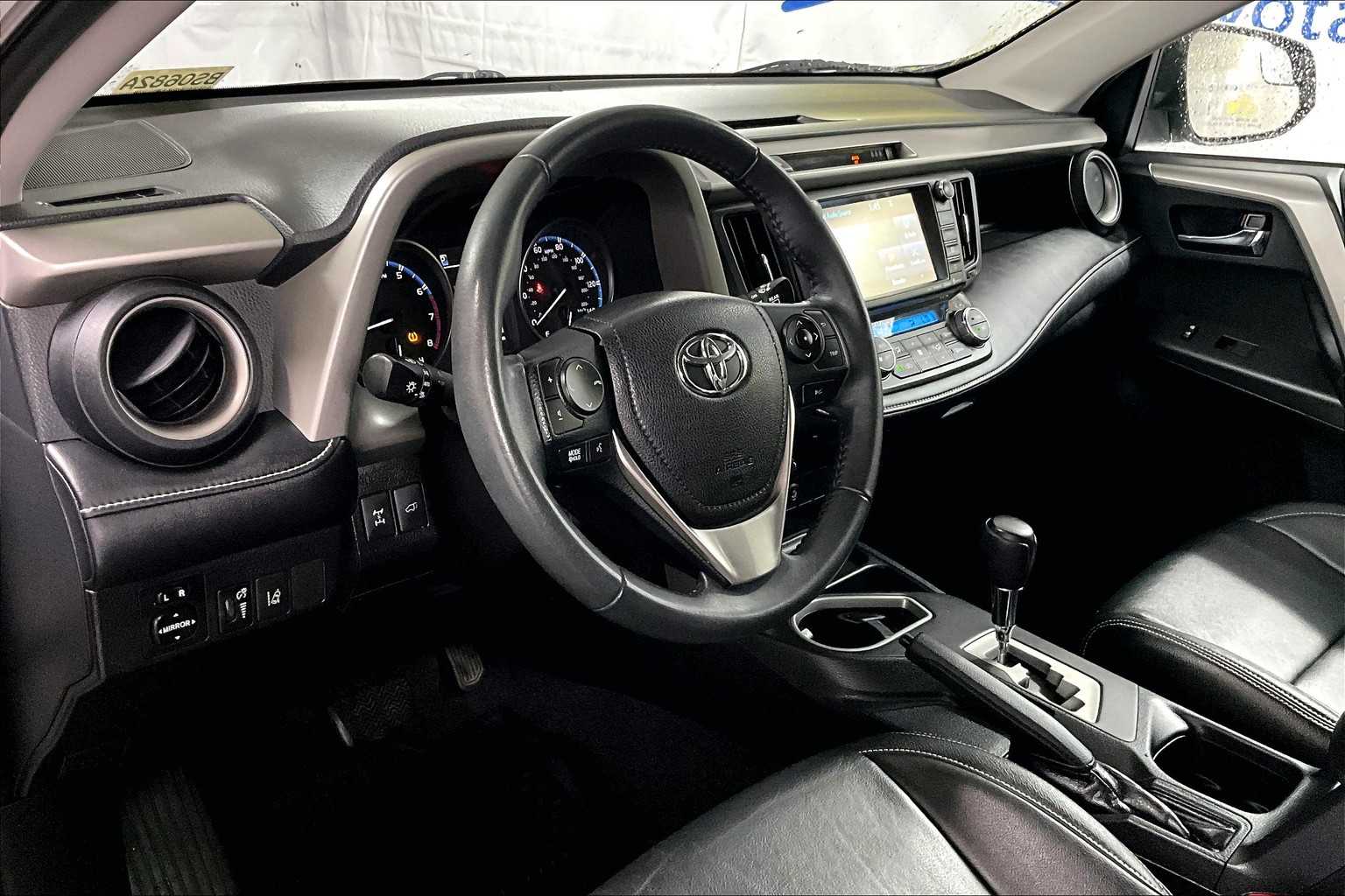 2017 Toyota RAV4 XLE - Photo 8