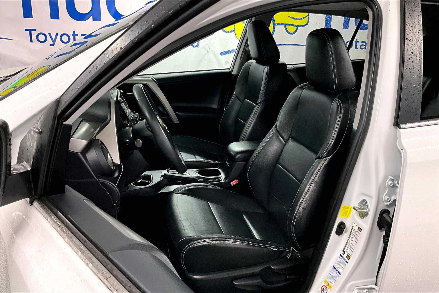 2017 Toyota RAV4 XLE - Photo 10