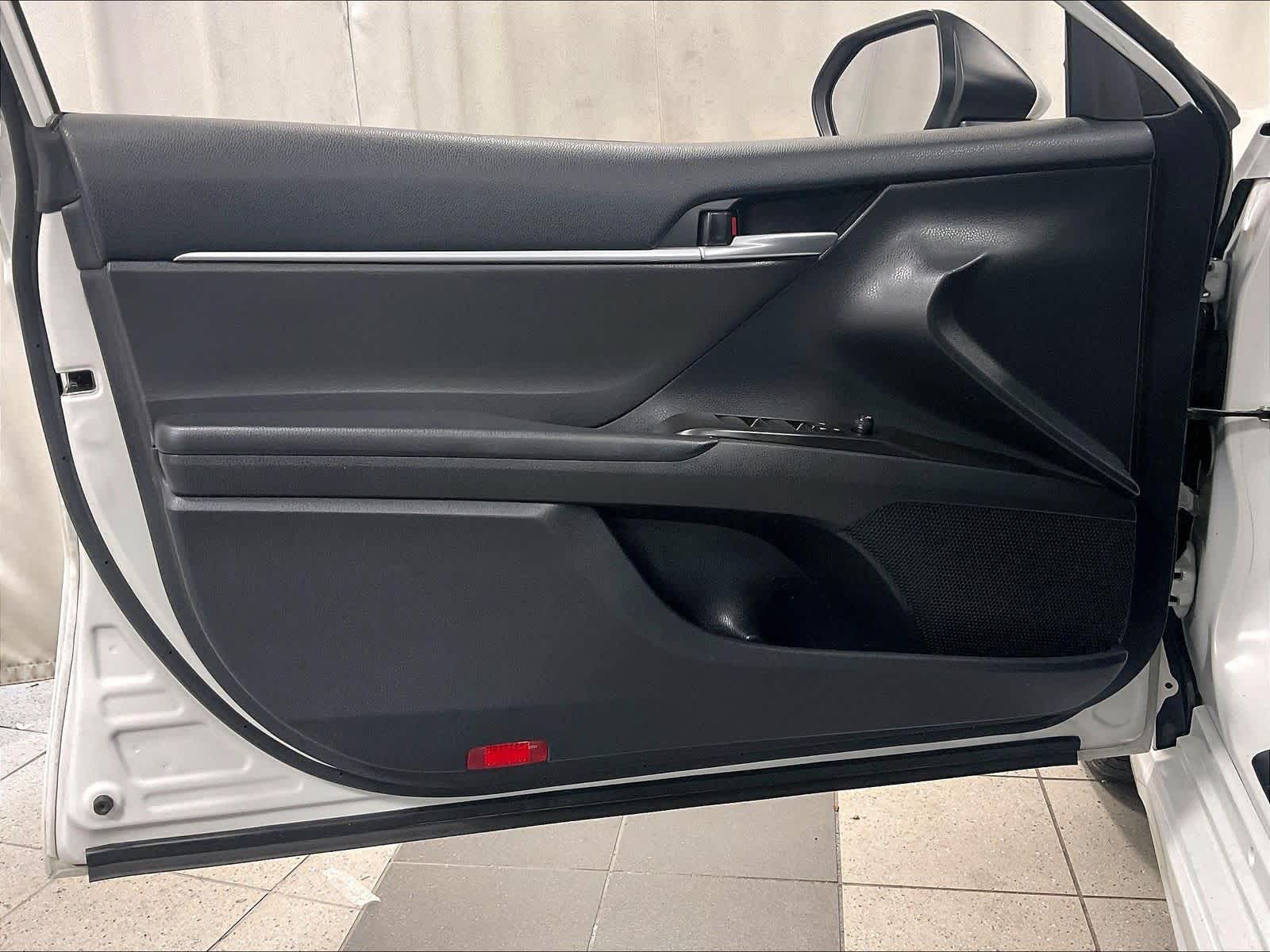 2023 Toyota Camry SE - Photo 9