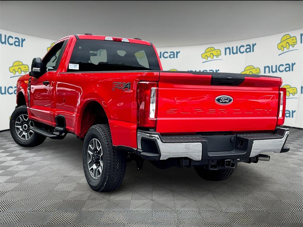2025 Ford F-350SD XLT - Photo 4