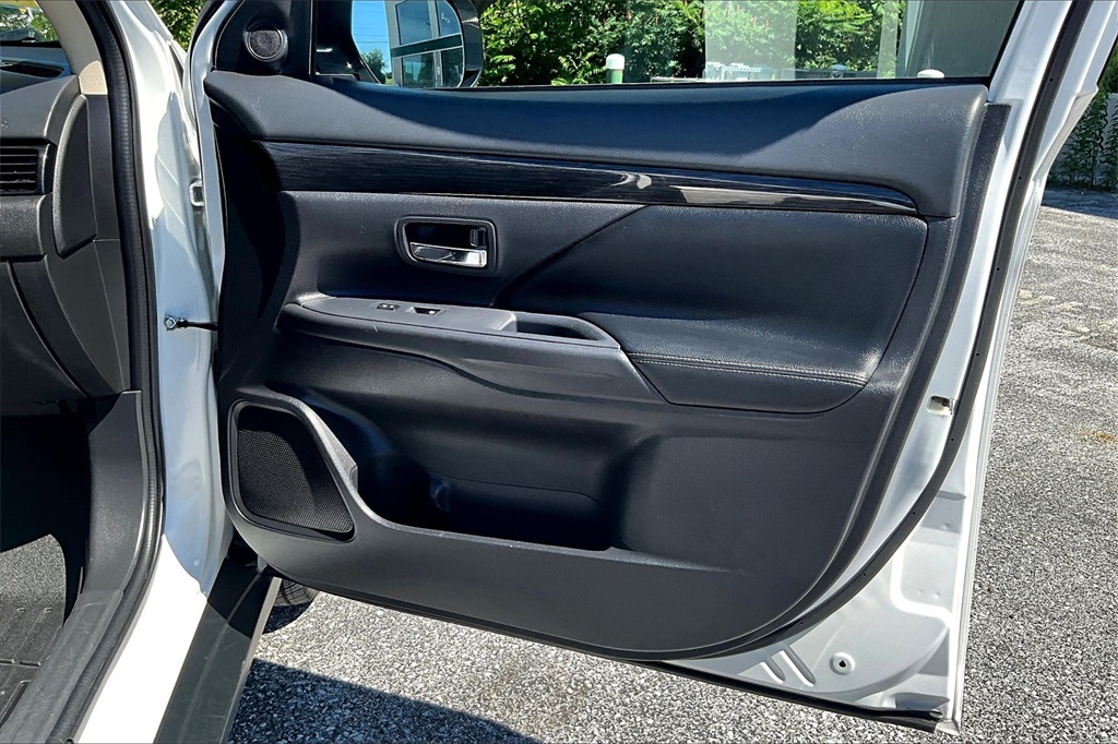 2018 Mitsubishi Outlander SE - Photo 12