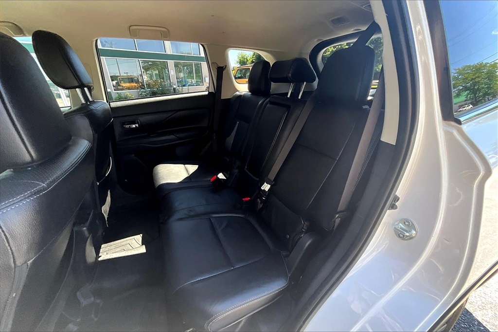 2018 Mitsubishi Outlander SE - Photo 15
