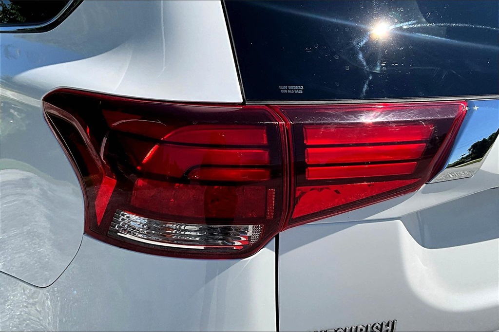 2018 Mitsubishi Outlander SE - Photo 34