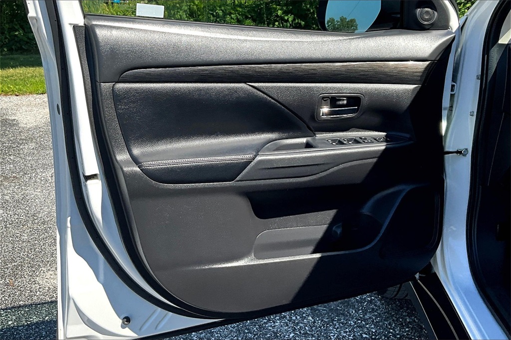 2018 Mitsubishi Outlander SE - Photo 9
