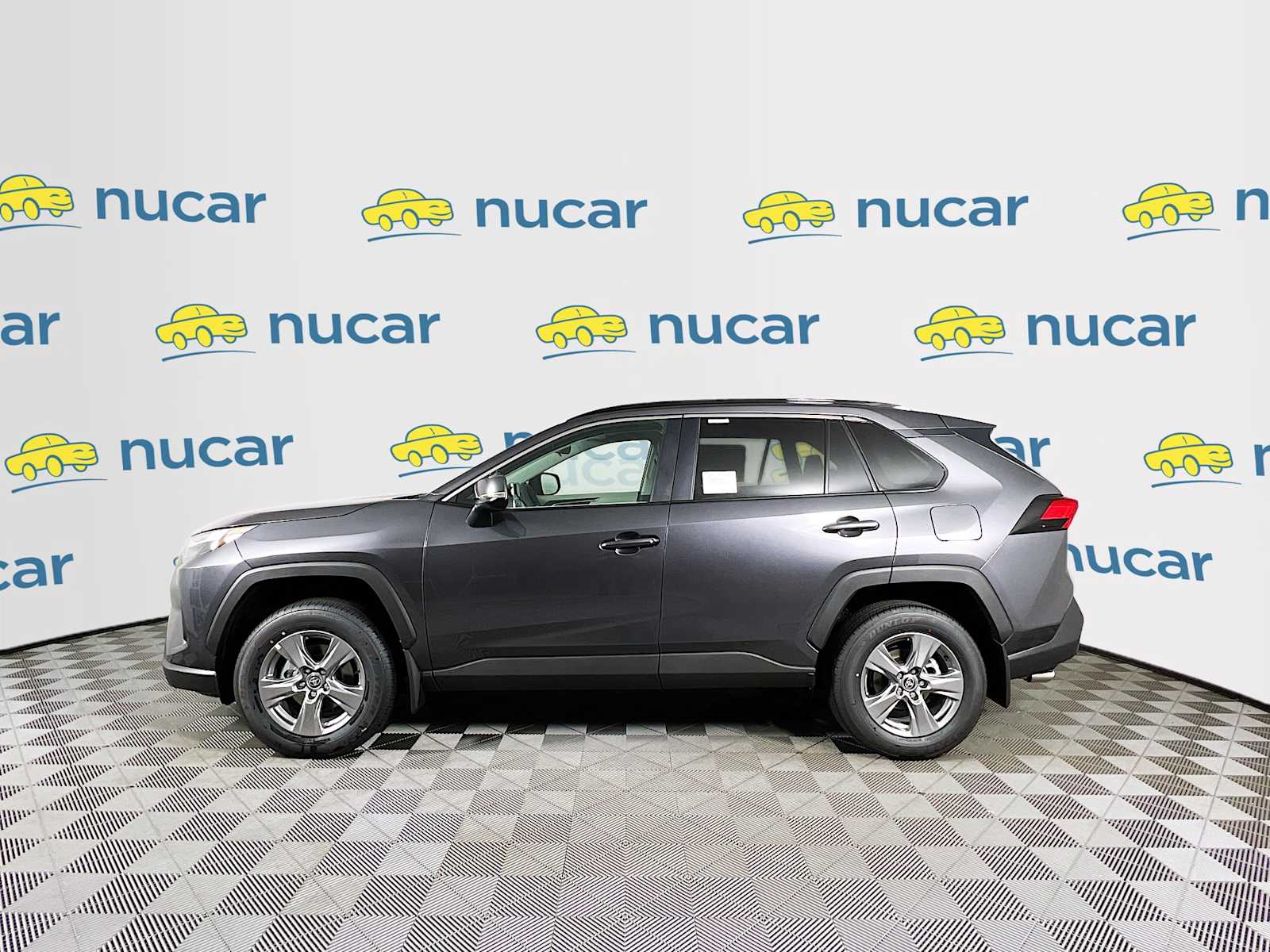 2025 Toyota RAV4 XLE - Photo 3