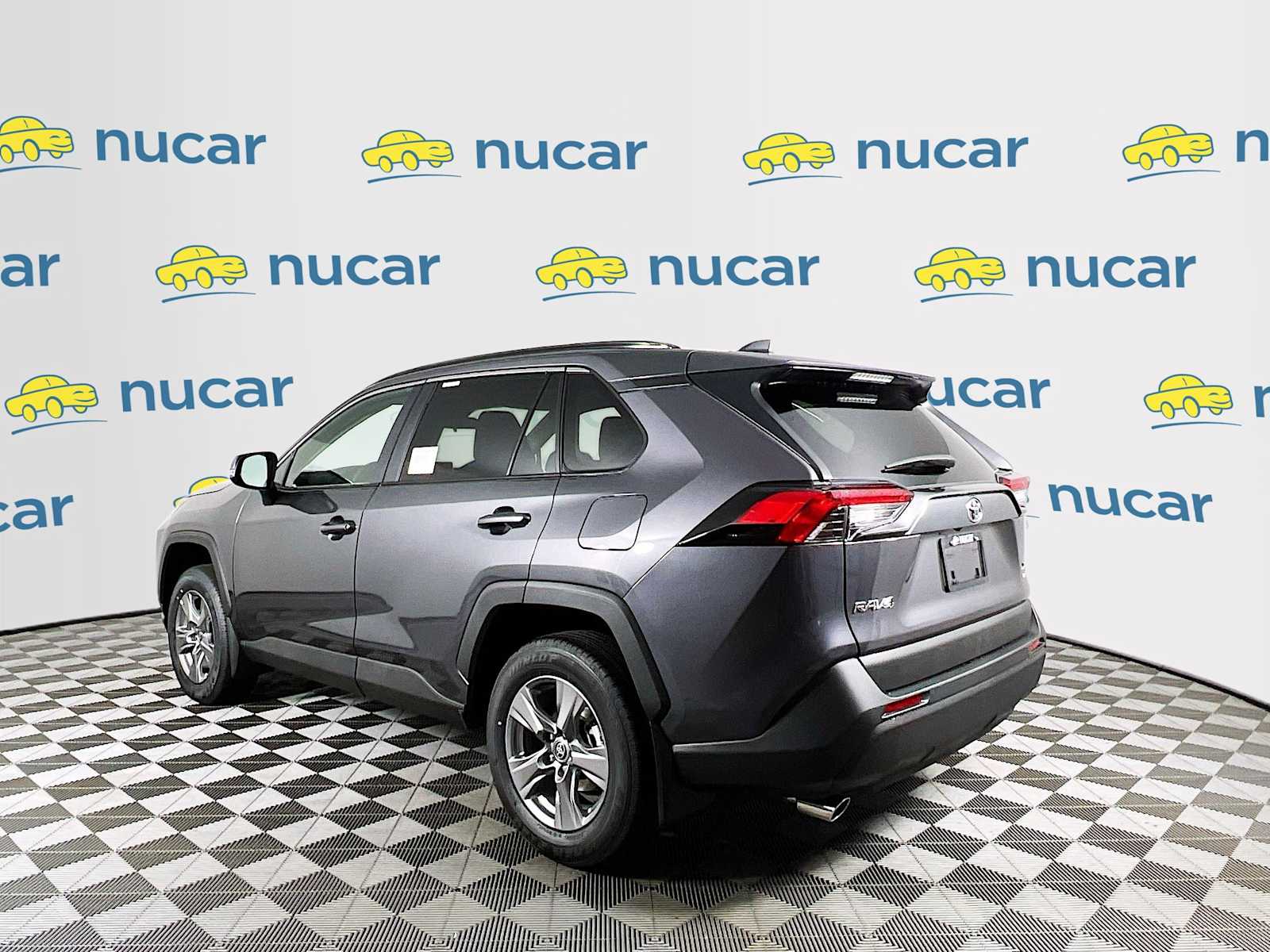 2025 Toyota RAV4 XLE - Photo 4