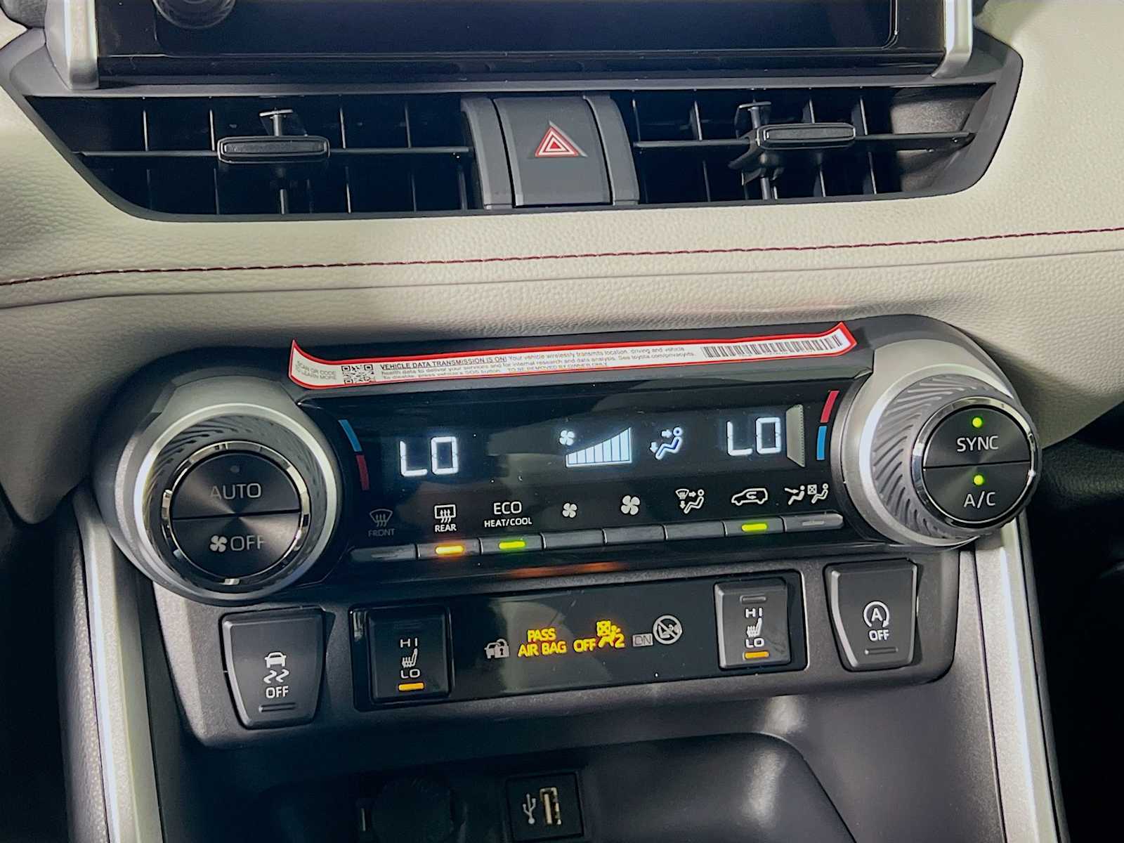 2025 Toyota RAV4 XLE - Photo 10