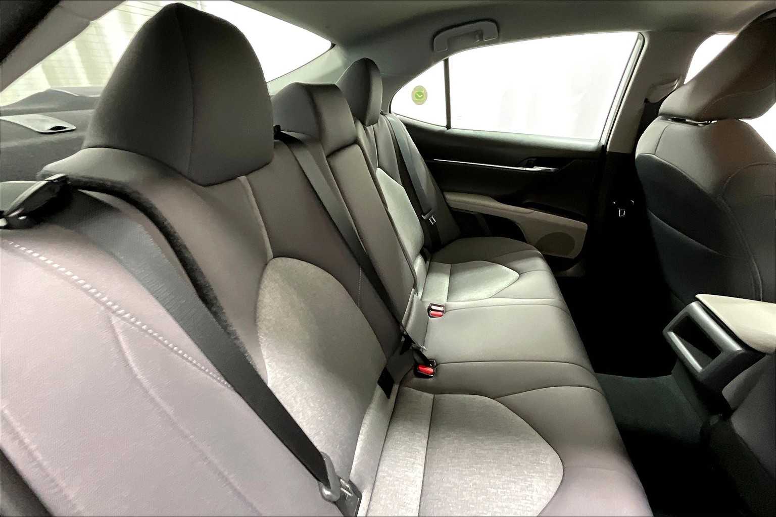 2024 Toyota Camry Hybrid LE - Photo 16