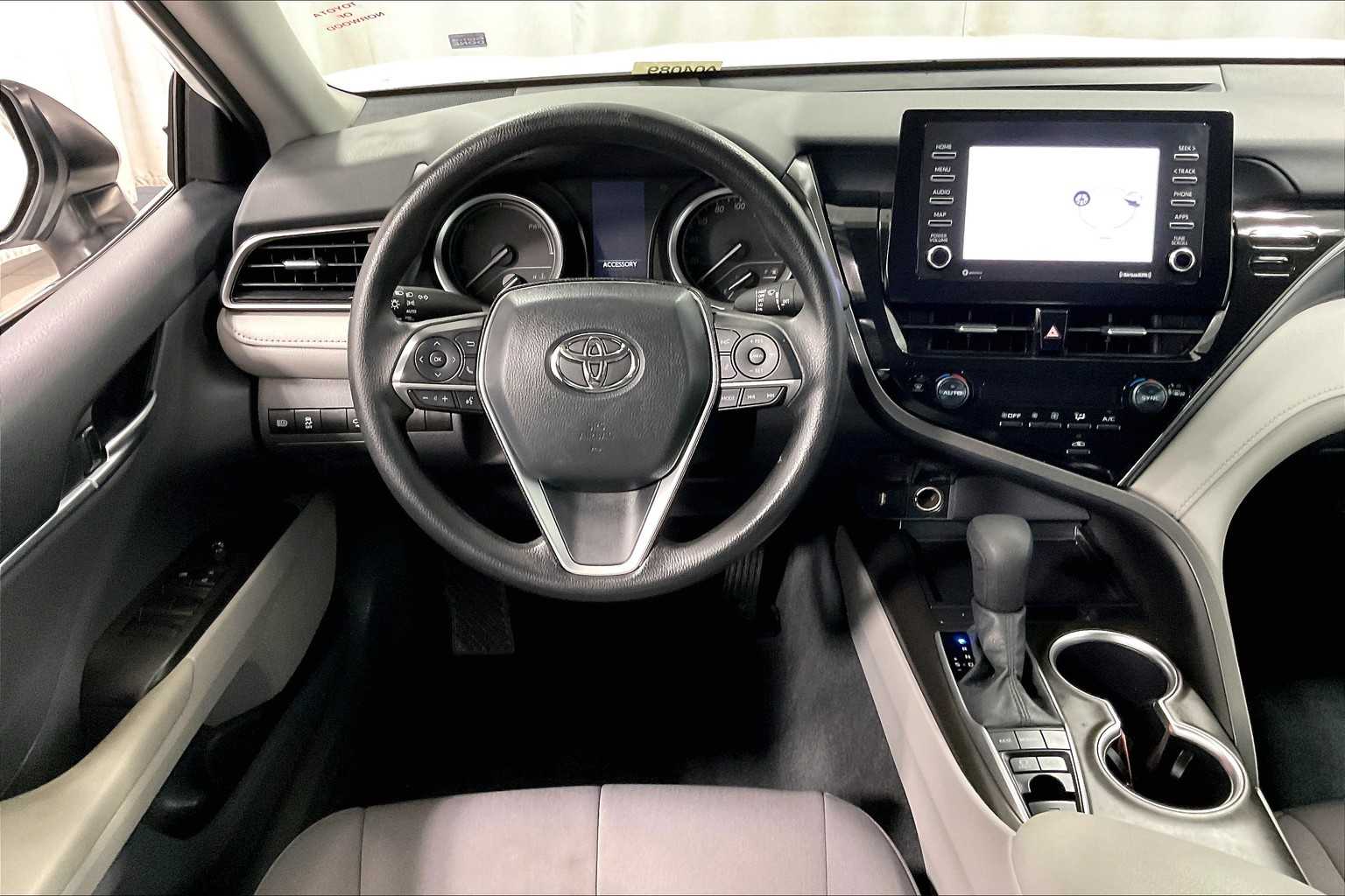 2024 Toyota Camry Hybrid LE - Photo 17
