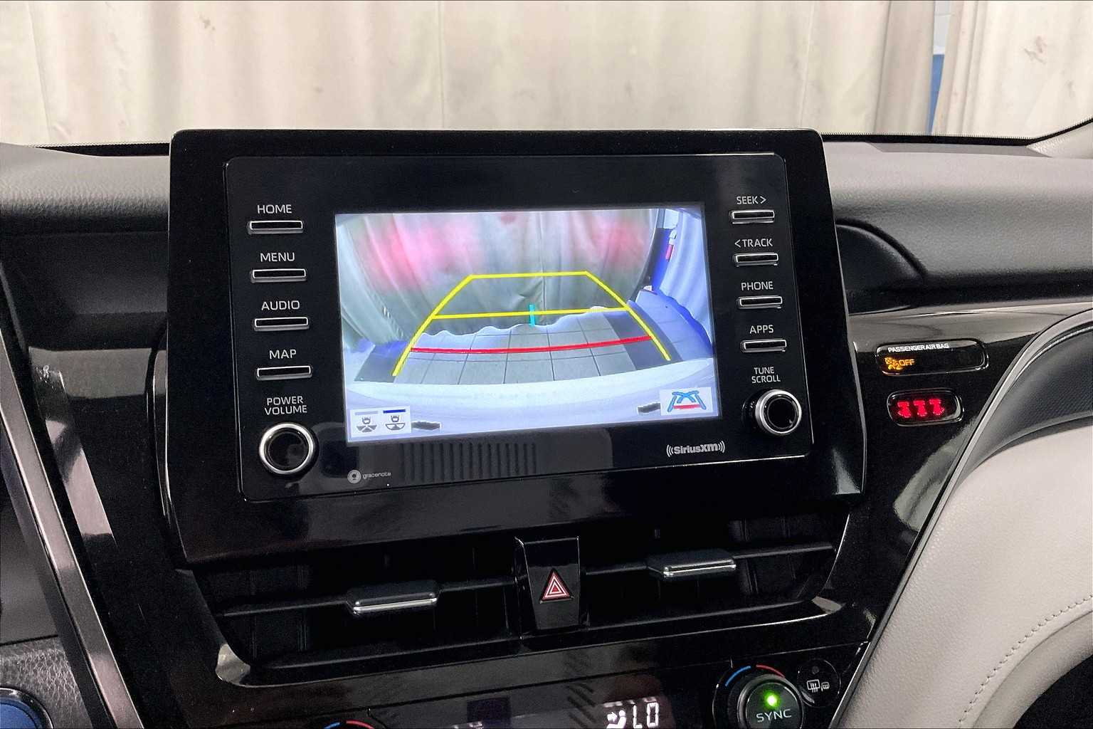 2024 Toyota Camry Hybrid LE - Photo 19