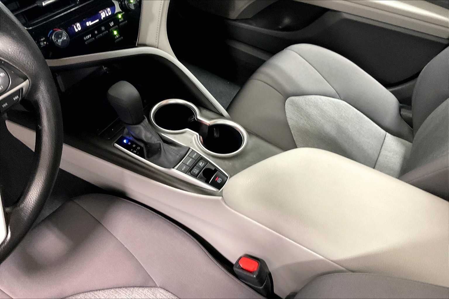 2024 Toyota Camry Hybrid LE - Photo 20