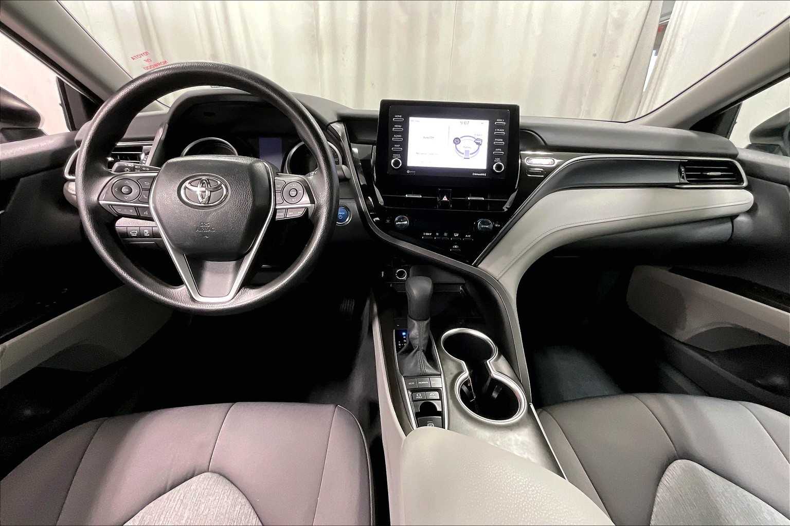 2024 Toyota Camry Hybrid LE - Photo 21