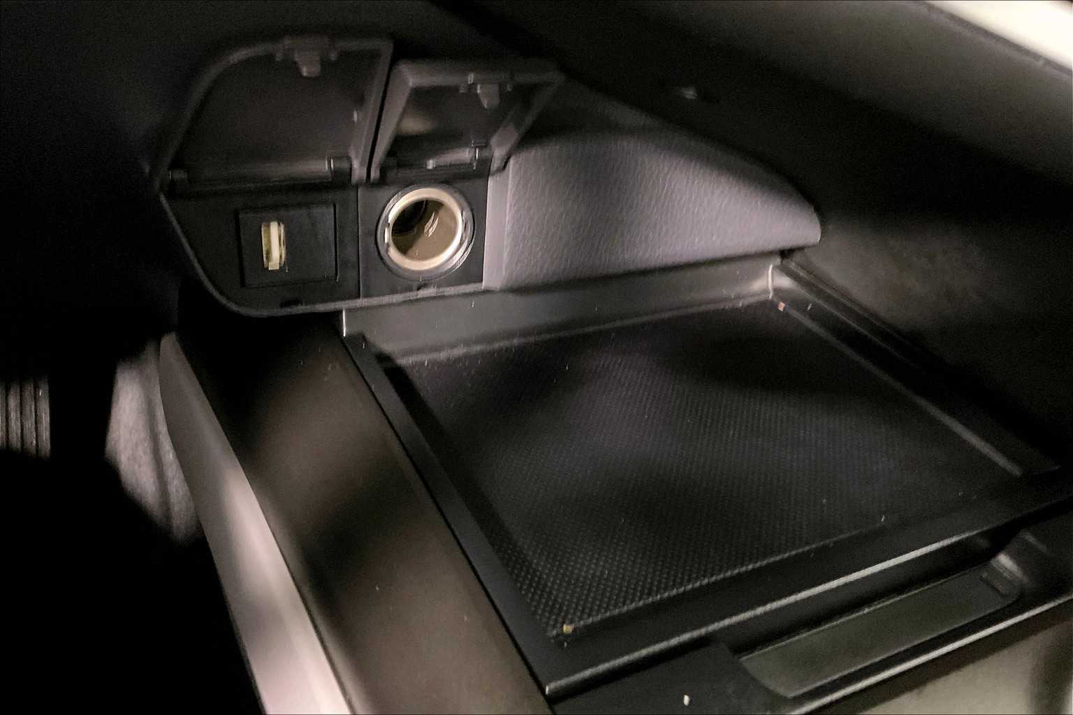 2024 Toyota Camry Hybrid LE - Photo 26