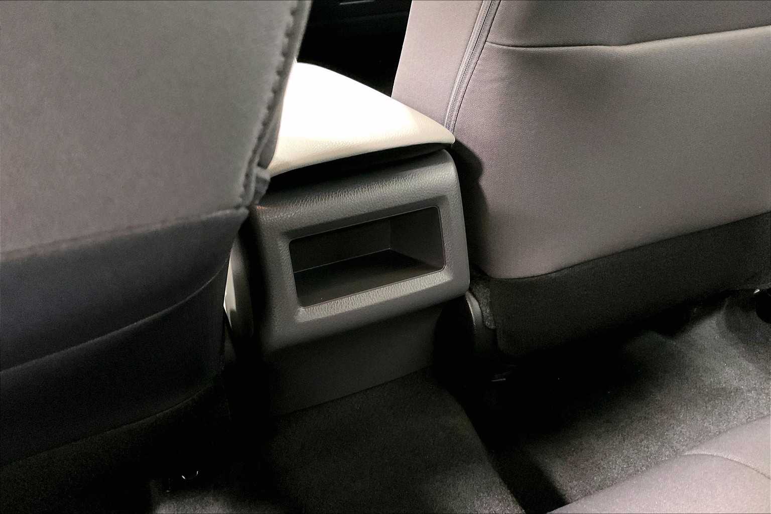2024 Toyota Camry Hybrid LE - Photo 27