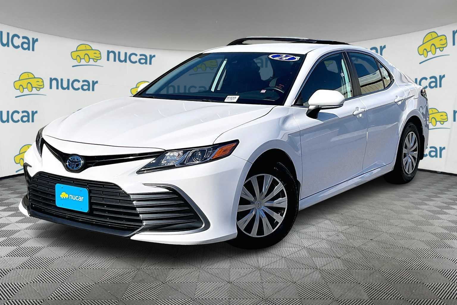 2024 Toyota Camry Hybrid LE - Photo 3