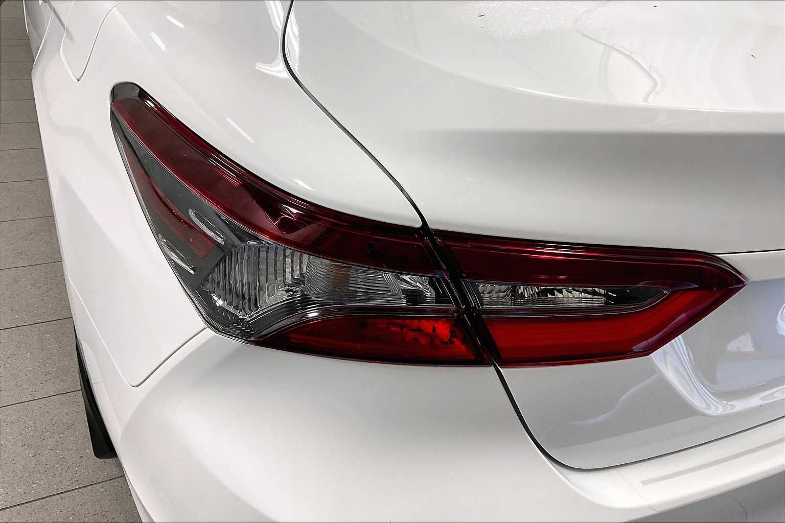 2024 Toyota Camry Hybrid LE - Photo 33