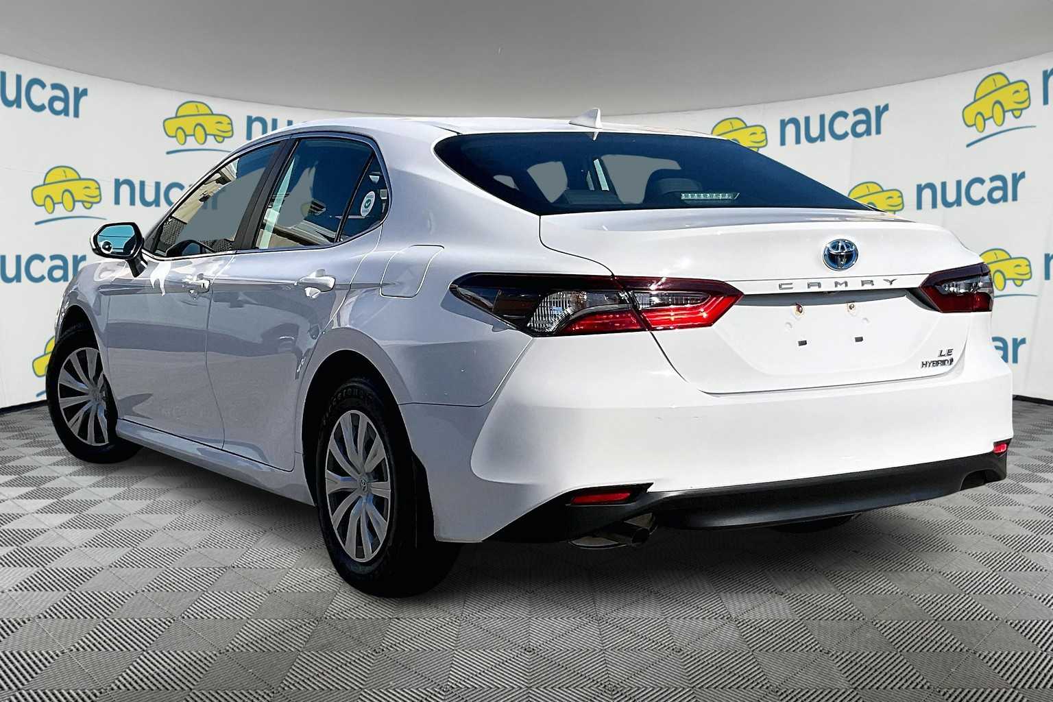 2024 Toyota Camry Hybrid LE - Photo 4
