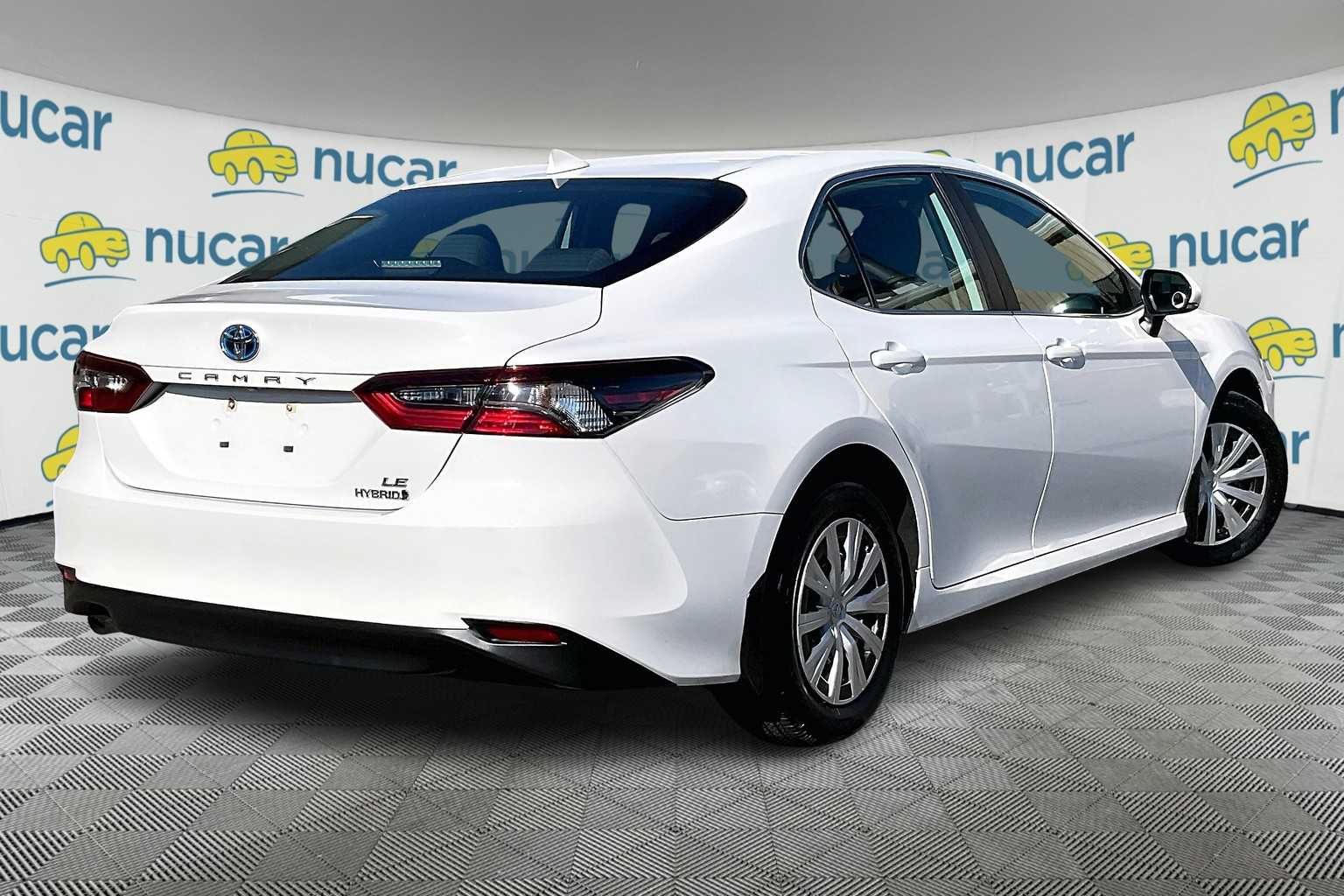 2024 Toyota Camry Hybrid LE - Photo 6